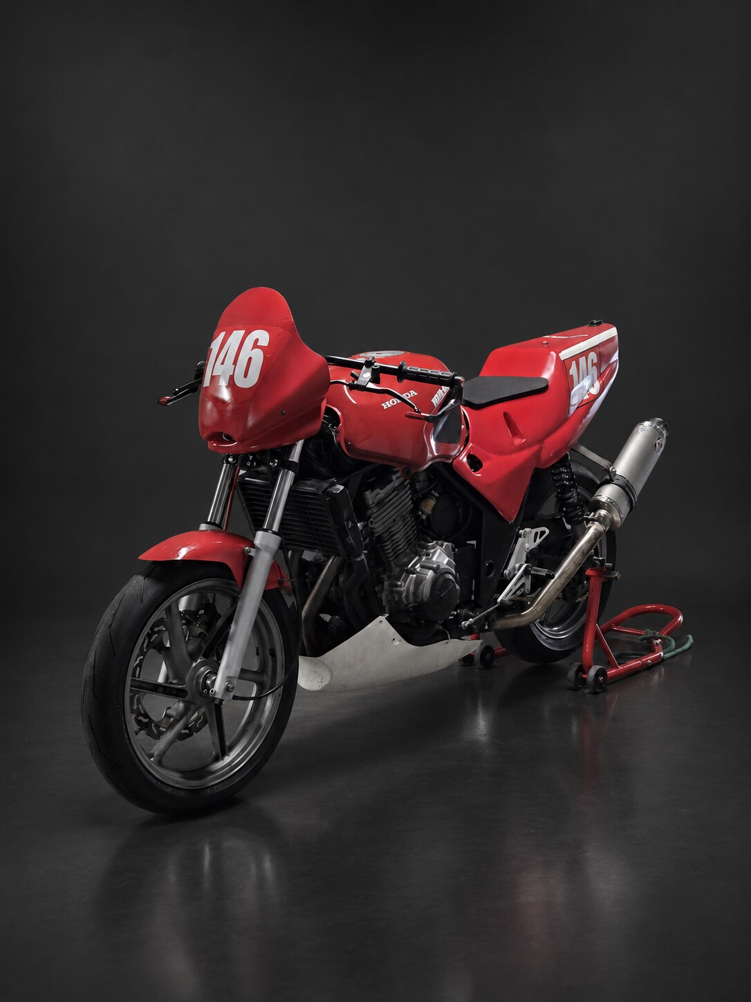 Honda CB500 PC32 numéro 146 préparée pour la course de côte