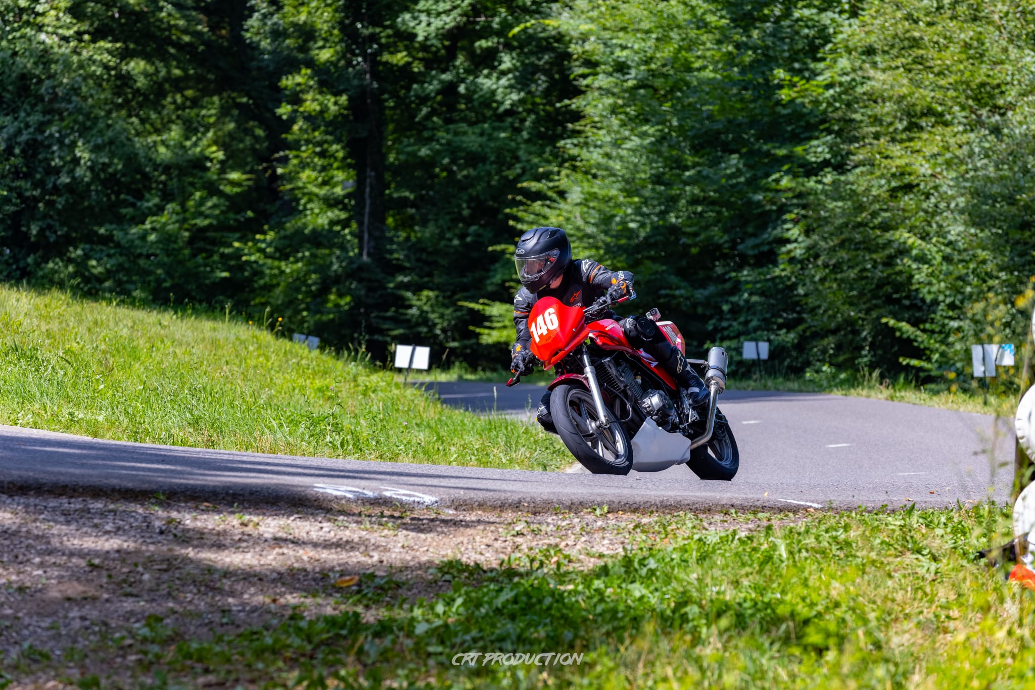 Clément Lores au guidon de sa CB500 sur le tracé de Marchaux 2025